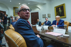 CEO上演“说走就走” 分析师闪电下调评级 惠普跌至近5年新低