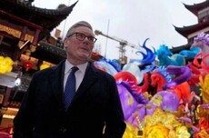 斯塔默转抵上海：用筷子经验丰富，家中有LABUBU