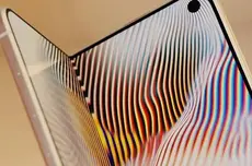 苹果新系统藏线索,折叠屏iPhone、触屏MacBook要来了?