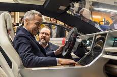 “万分期待，我的下一辆车是中国电动汽车”