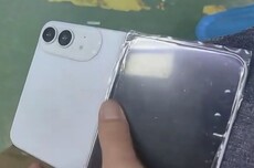 苹果首款折叠屏机模亮相：iPhone Fold/Ultra有望9月登场