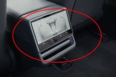 特斯拉向用户推送Robotaxi专属功能：后排显示屏全交互式导航地图