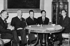 杨振宁：一个公式统治世界