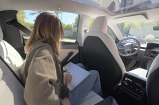 若乘客在Robotaxi上呕吐,将被特斯拉收取150美元清洁费