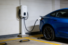 山西一小区禁止新能源汽车进地库 当地街道办回应