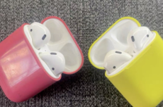 彩壳版苹果初代AirPods耳机曝光：风格酷似iPhone 5C