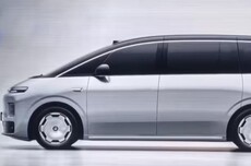 零跑首款MPV车型D99首次亮相，定位科技豪华旗舰