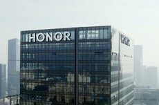 为了赢，荣耀“不装了”