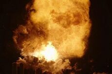 SpaceX星舰36号火箭静态点火测试突发爆炸，现场火光冲天