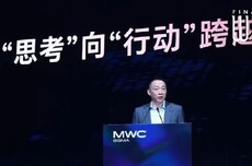 荣耀“三叶草”里，我看到了中国AI正回归第一性原理
