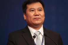 4个家乐福卖了4块钱，张近东着急甩包袱