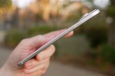 苹果为极致轻薄妥协太多：iPhone 17 Air前摄被迫挪位