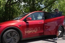 为Robotaxi打造，特斯拉改装版Model Y曝光