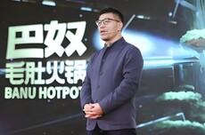 15岁跑江湖 曾和海底捞鏖战郑州 杜中兵能书写新传奇吗？