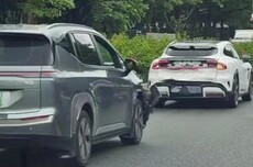 小米YU7上市后首撞：被后车追尾