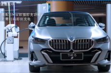 宝马自动充电机器人即将推出，可实现全流程无人介入充电