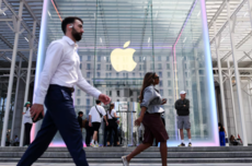 消息称苹果考虑搁置自研模型，使用外部模型开发Siri