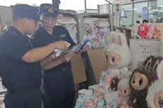 一个月发现22起LABUBU走私！泡泡玛特加大打假力度：提前注册“LAFUFU”防盗版