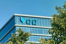 钉钉拿飞书当靶