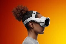 古尔曼称苹果今年迭代Vision Pro头显：M4芯片、增强AI性能、新款头带