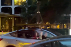 马斯克为Robotaxi请回激光雷达
