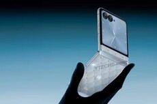 曝联想moto将与施华洛世奇联名推razr 60小折叠手机，有望8月5日发布