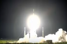 SpaceX成功发射神秘卫星至地球静止转移轨道
