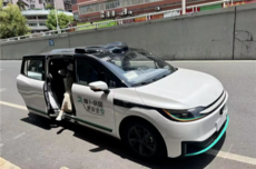 网友体验萝卜快跑自动驾驶租车：一天88元 不用驾照、不限里程