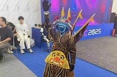 最贵97万搬回家，人形机器人天团涌入北京！暴走2万步玩命逛完，亮点都在这了