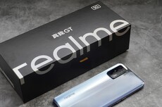 消息称realme真我暂时不会做折叠屏手机，主动散热风扇方案评估中、相关技术即将公开