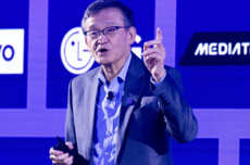 特朗普对英特尔CEO态度急转 曾要求辞职数日后改称其“成功典范”