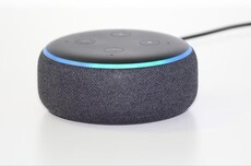 调查显示：美国人主要用智能助手查天气、听音乐、设闹钟