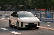 理想i6实车曝光：延续i8造型 尾部能加装自行车架