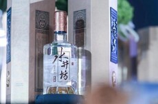 “新帅”胡庭洲首年考砸了？水井坊净利腰斩，低端酒卖不动了