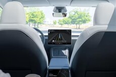 特斯拉回应Robotaxi安全员坐到主驾驶位：跑高速才这样