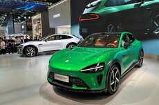小米YU7首批用户画像：平均年龄27.7岁，最常对比特斯拉Model Y