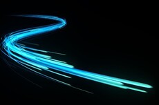 光通信技术重大突破！微软团队顶刊发文：新型空芯光纤打破物理极限