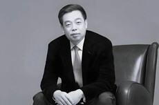 53岁遗孀成居然智家新主人，杨芳能否守住88亿身家？