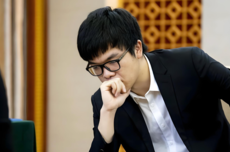 柯洁回应与AI下棋：比一百盘被虐一百盘 AI要我水平低的数据是在污染自己