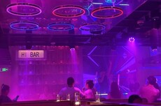 餐饮商家，集体上演“擦边餐”