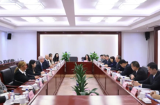 工业和信息化部部长李乐成会见美国苹果公司首席执行官蒂姆·库克