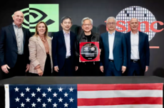 黄仁勋站台 英伟达宣布台积电美工厂造出首个Blackwell晶圆