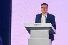 AI研发投入超100亿，荣耀董事长吴晖：得AI者得天下