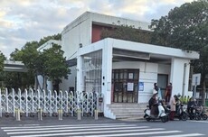 张雪峰多平台账号已解封 本人更新动态并发文：今天是接娃放学的家长