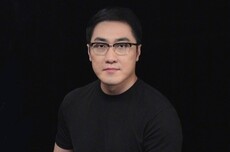 负债1亿的王自如坐绿皮火车出差：因为限高