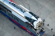 马斯克盛赞中国民营火箭朱雀三号：能够击败SpaceX猎鹰9号