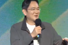 三星会长李在镕活动现场调侃:台下观众多使用苹果手机