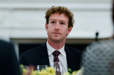 Meta股价大跌 扎克伯格财富蒸发2000亿跌出世界前三