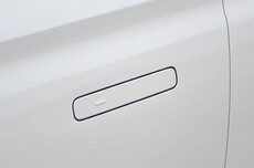 隐藏门把手安全风险极高 魏建军指出缺电碰撞时打不开且事故率高