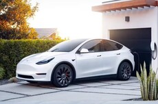 美国对特斯拉电子门把手发起调查,多名家长反映孩子曾因此被困车内